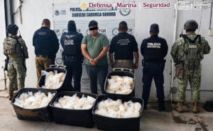 Aseguran más de 200 kilos de metanfetamina y arsenal en operativos realizados en ocho estados