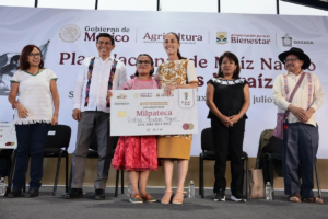 Sheinbaum entrega en Oaxaca primeros apoyos del Plan Nacional para el Maíz Nativo