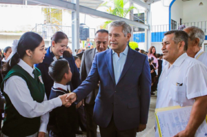 Urióstegui participa en ceremonia cívica en Santa María Ahuacatitlán