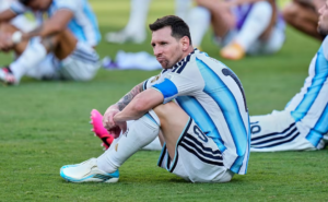 Lionel Messi pone en duda su futuro en el futbol tras la muerte de su padre