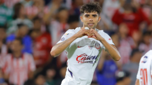 Chivas vence a Santos con penalti de Ricardo Marín y suma tres puntos en Torreón