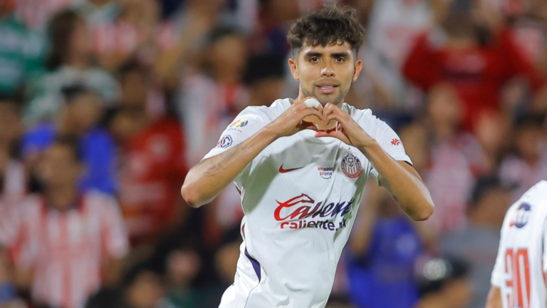 Chivas vence a Santos con penalti de Ricardo Marín y suma tres puntos en Torreón