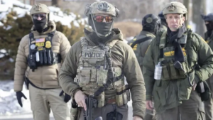 Periodista mexicano cumple 300 días detenido por ICE en California