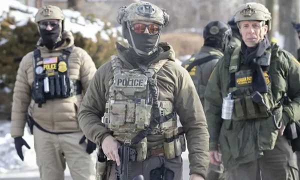 Periodista mexicano cumple 300 días detenido por ICE en California