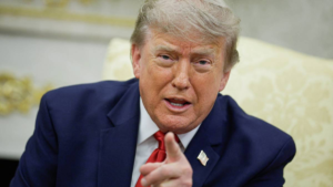 Trump llama “territorio” de EE. UU. al estrecho de Ormuz