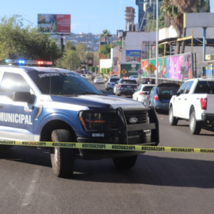Hallan cuatro cuerpos en vehículos abandonados en Tijuana