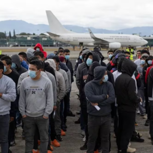 EU deporta a miles de mexicanos a Guatemala y Honduras antes de enviarlos a México