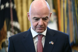 Crecen las críticas contra Gianni Infantino tras retirar plan para privatizar parte del Mundial