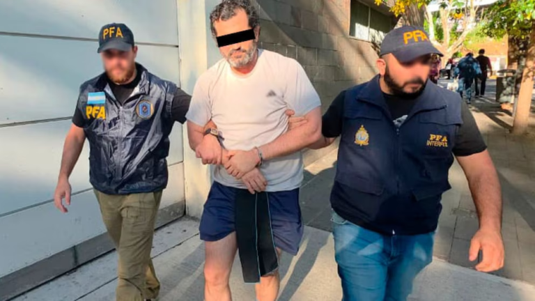 Argentina autoriza deportación de contralmirante Fernando Farías