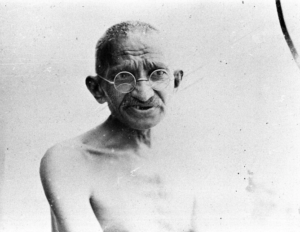 Manuscritos de Mahatma Gandhi alcanzan récord de 1.7 millones de dólares en subasta
