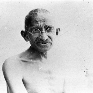 Manuscritos de Mahatma Gandhi alcanzan récord de 1.7 millones de dólares en subasta
