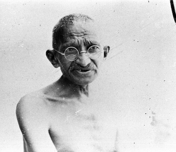 Manuscritos de Mahatma Gandhi alcanzan récord de 1.7 millones de dólares en subasta