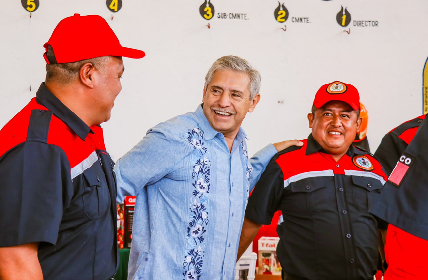 Reconocen en Cuernavaca a bomberos por hasta 30 años de servicio