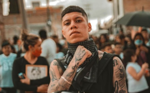 Santa Fe Klan denuncia presunta agresión de policías municipales contra su familia