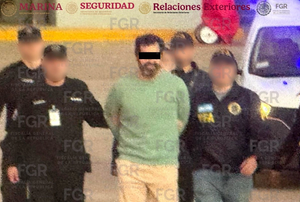 FGR acusa a contralmirante Fernando Farías de liderar red de contrabando de combustible