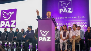 Hugo Eric Flores asume dirigencia del partido PAZ y se deslinda de Morena