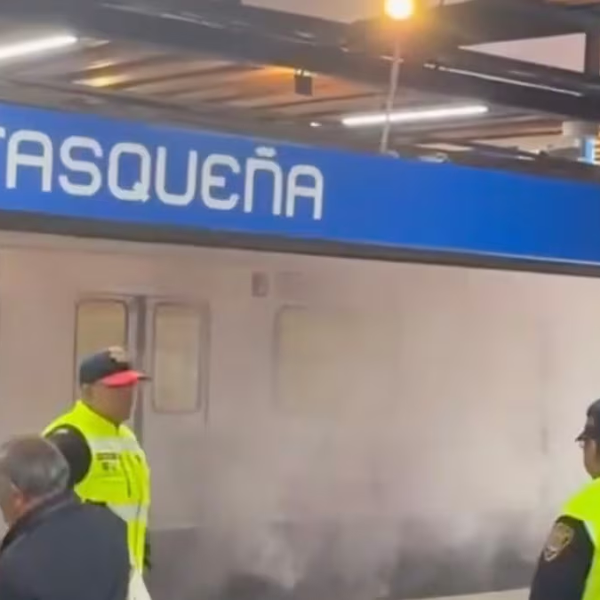 Incendio en neumático de tren del Metro provoca alarma en terminal Tasqueña