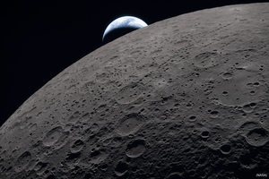 Microbios terrestres podrían sobrevivir en zonas de la Luna: NASA