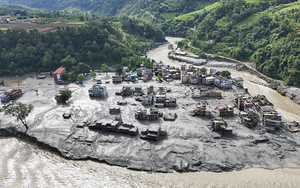 Inundaciones en Nepal suman cerca de 360 muertos