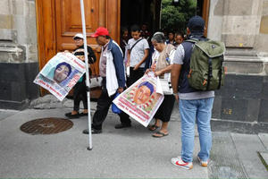 Familias de los 43 de Ayotzinapa reciben nuevos avances, pero exigen conocer su paradero