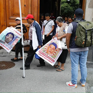 Familias de los 43 de Ayotzinapa reciben nuevos avances, pero exigen conocer su paradero