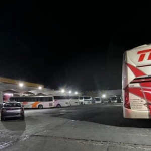 Autobús con estudiantes de la UAEM se desvía y llega a la CDMX