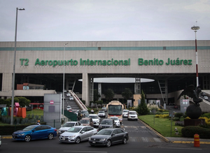 Red de contrabando de combustible operaba en seis aduanas, según la FGR