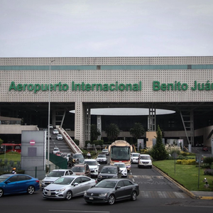 Red de contrabando de combustible operaba en seis aduanas, según la FGR