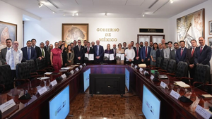 Gobierno y gasolineros renuevan acuerdo para mantener Magna debajo de 24 pesos