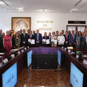 Gobierno y gasolineros renuevan acuerdo para mantener Magna debajo de 24 pesos