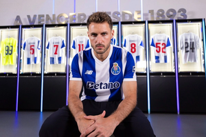Santiago Giménez llega al Porto