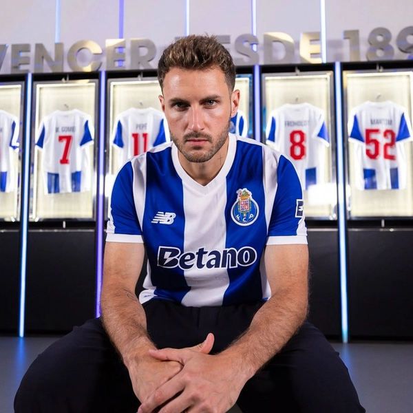 Santiago Giménez llega al Porto