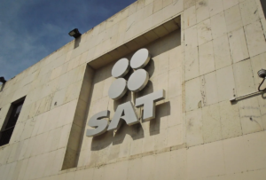 SAT denuncia ante la FGR a 74 funcionarios durante 2026