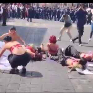 Protesta estudiantil marca desfile cívico-militar en Morelos