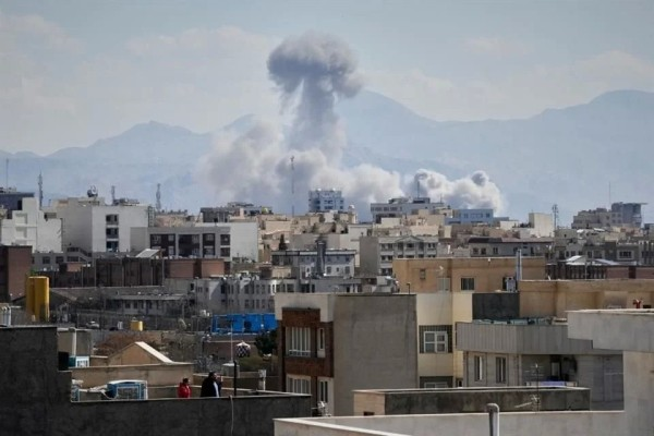 Estados Unidos bombardea Irán; Teherán responde con misiles y drones