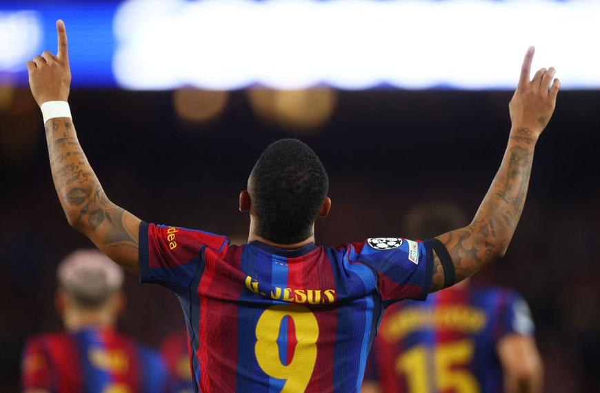 Barcelona golea 5-1 al Feyenoord en su debut en la Champions League