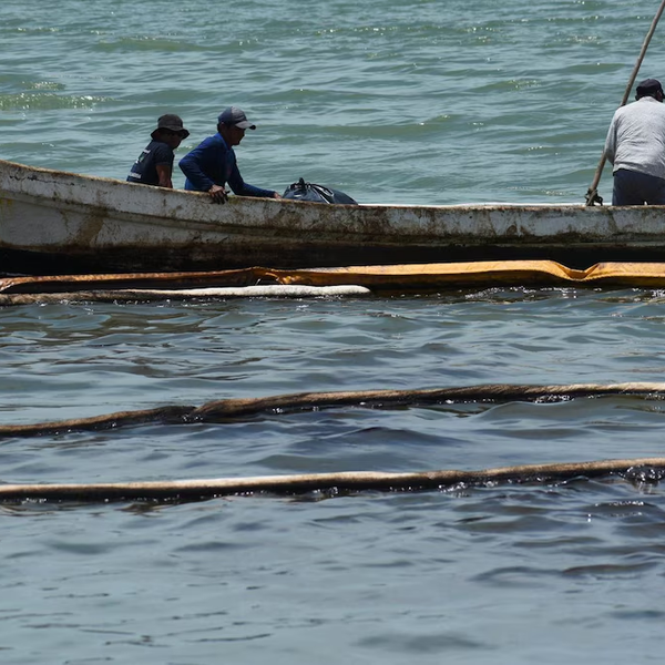Pemex descarta llegada de hidrocarburos a la costa tras derrame en Campeche