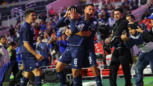 Cruz Azul derrota 4-3 al América en el Clásico Joven
