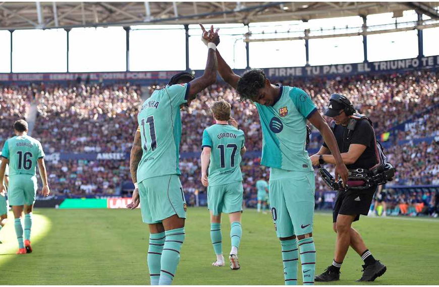 Barcelona vence al Levante 4-2 y mantiene paso perfecto en LaLiga