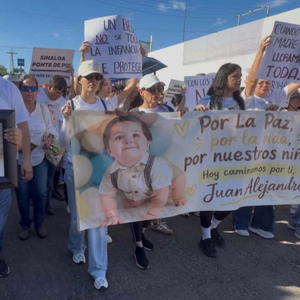 Culiacán marcha por la paz tras dos años de violencia