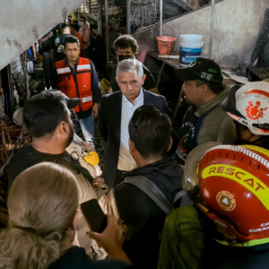 José Luis Uriostegui supervisa zona afectada del mercado López Mateos