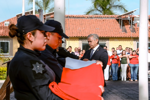 Urióstegui destaca servicio público y Estado de derecho en ceremonia por la Independencia
