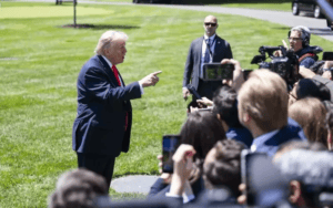 Trump restringe acceso de CNN, MSNOW y Politico a la Casa Blanca