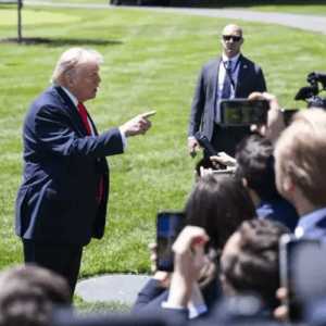 Trump restringe acceso de CNN, MSNOW y Politico a la Casa Blanca
