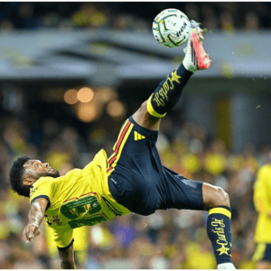 América remonta dos goles y empata 2-2 con Chivas en el Clásico Nacional