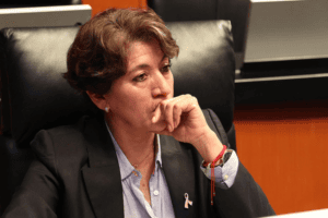 Delfina dinamita los viejos feudos