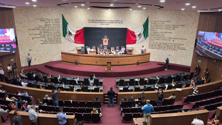Congreso de Oaxaca desaparece Ayuntamiento de Juchitán
