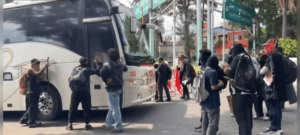 Estudiantes marchan en Cuernavaca por los 43 de Ayotzinapa