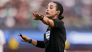 Mohamed critica arbitraje de Katia Itzel García
