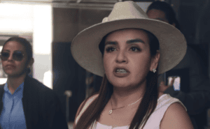 FGE de Michoacán pide a alcaldesa de Uruapan entregar celulares de Carlos Manzo